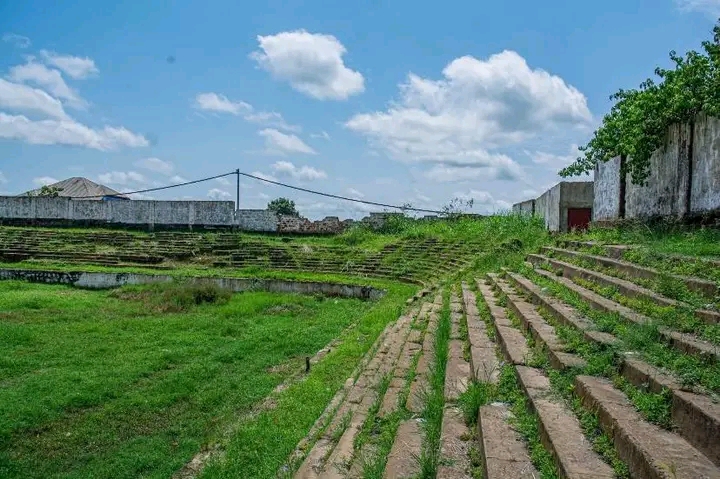 Kongo-Central : le stade Papa Kitemoko de Mbanza-Ngungu mis en vente à 1 million USD, la province envisage son acquisition