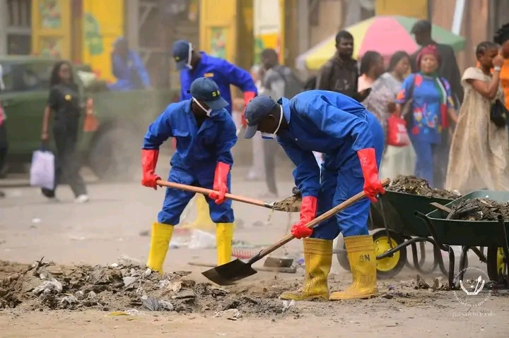 Illustration 2 - Kinshasa : Félix Tshisekedi salue les avancées des travaux d’assainissement du Service National