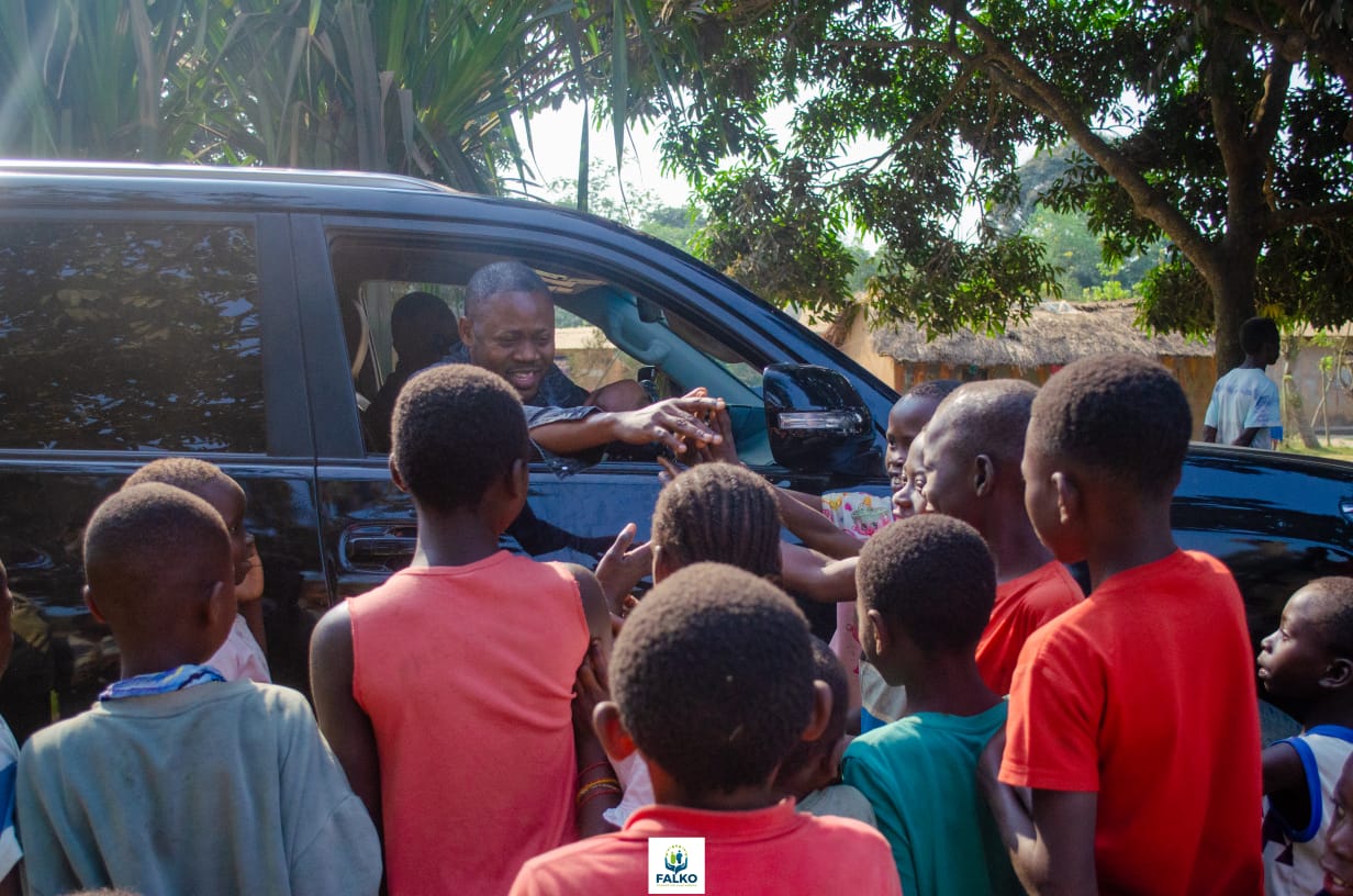 Illustration 3 - Kisantu : la Fondation Albi Konda (FALKO) soutient le tournoi « Nkandu Bumosi » en équipant 15 équipes locales