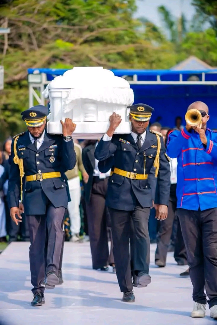 Illustration 2 - RDC : Kinshasa rend un dernier hommage au bâtonnier Cyprien Mbere Moba Une figure marquante du BUREC portée en terre
