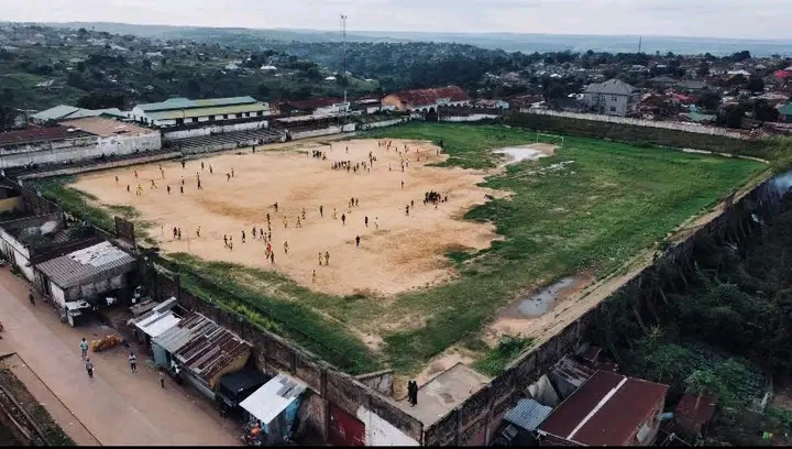 Illustration 5 - Kongo-Central : le stade Papa Kitemoko de Mbanza-Ngungu mis en vente à 1 million USD, la province envisage son acquisition
